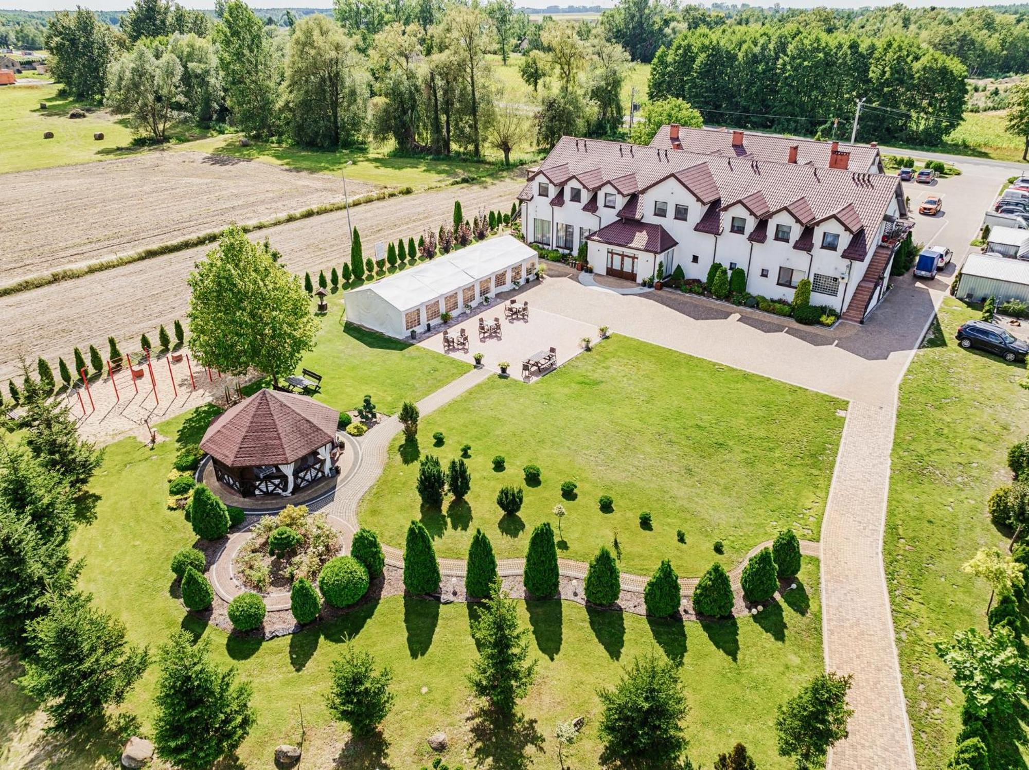 Gosciniec Zacisze I Blisko A2 Dabie-Uniejow I Restauracja Bed and Breakfast Buitenkant foto
